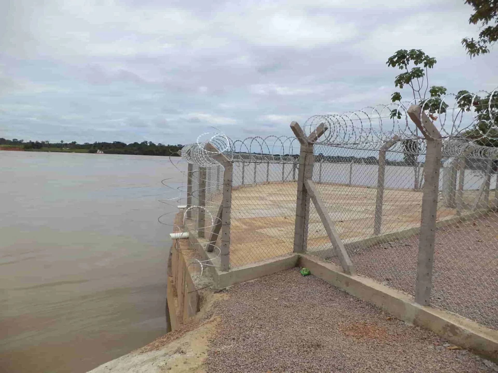 Muro de Contenção – Fogás — registro fotográfico de obra — Porto Velho/RO — foto 2 de 3